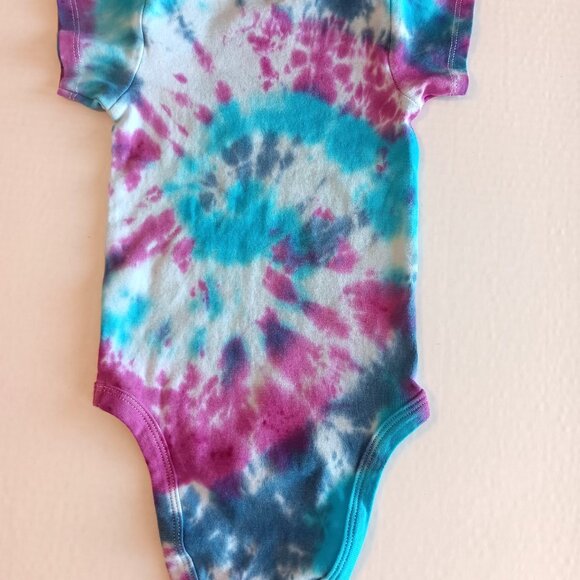 Tie Dye Baby Body Suit With 3 Snap Crotch Blue Pink Purple Swirls Size 12-18 MOS - Picture 6 of 16
